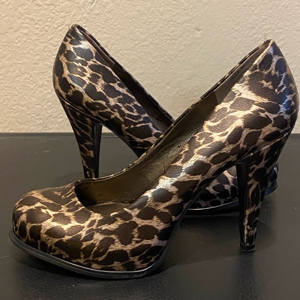 Nine West platform cheetah heels size 7